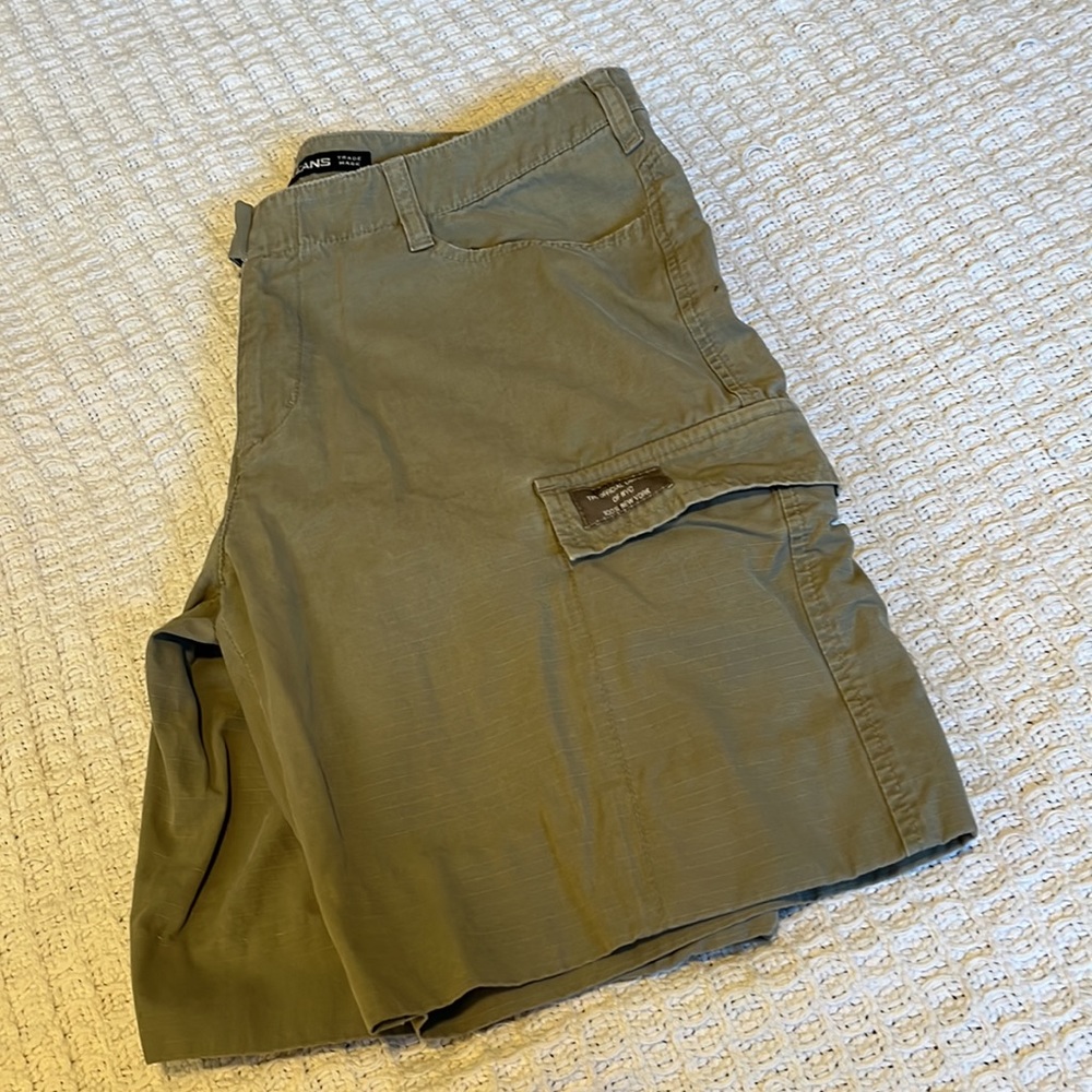 Dkny Katki green cargo shorts sz 11 juniors or sz 6 women’s 100% cotton shorts